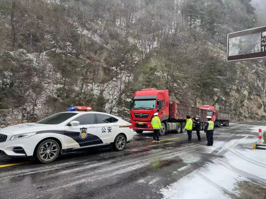 <b>汉中佛坪公安：风雪中的那道荧光绿，指引他们平安回家</b>