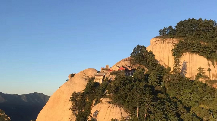 <b>旅游客流量排名陕西TOP10！鳌山滑雪场、华山等景区成2023年元旦热门景区</b>