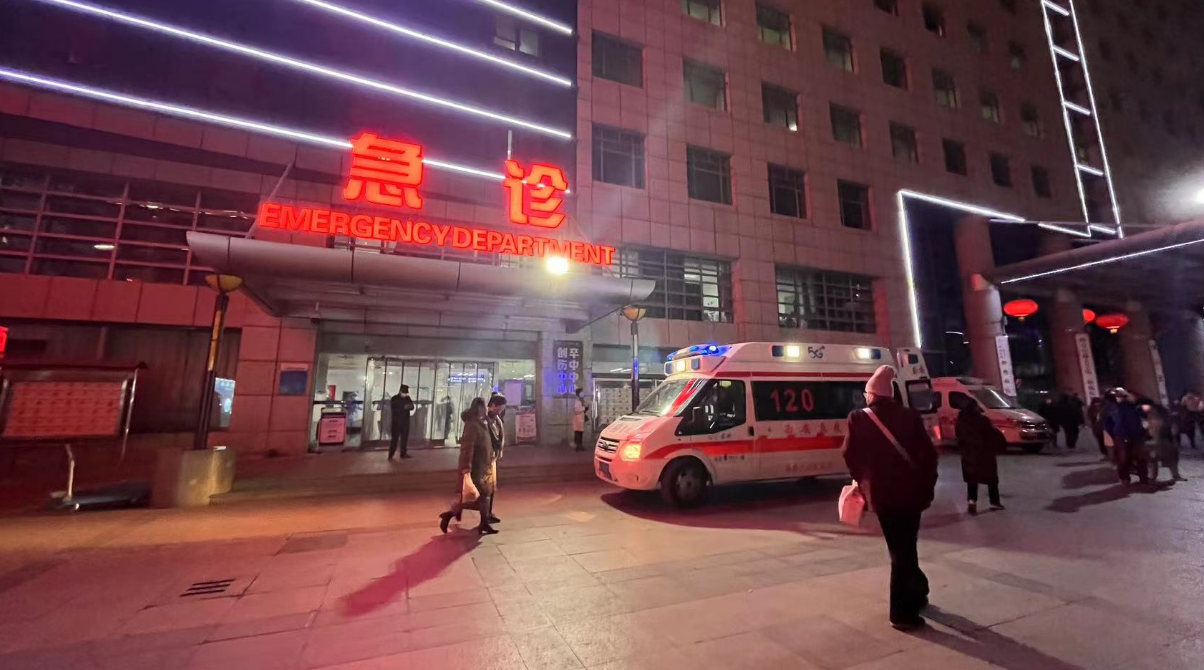 <b>出现“白肺”怎么治？如何避免新冠感染出现肺炎？专家解答</b>