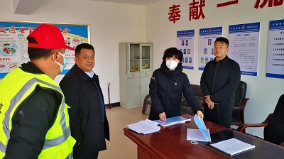 <b>靖边县委常委、宣传部部长李京津检查指导疫情防控和安全生产工作</b>