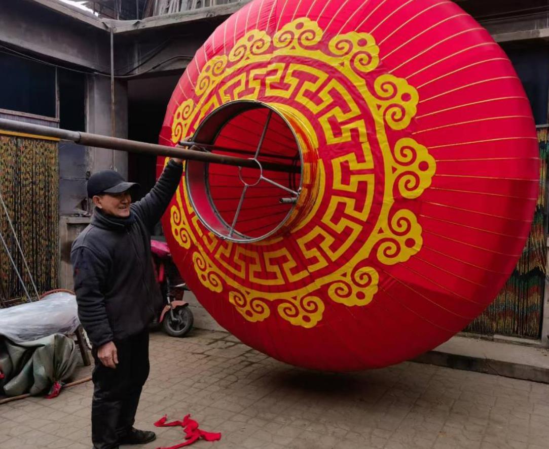 <b>新春走基层丨“灯笼村”里忙新春</b>