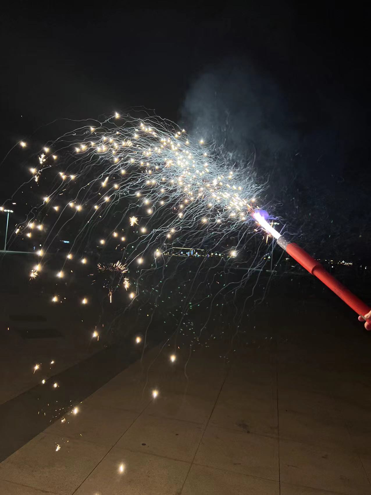 国家邮政局：烟花爆竹、玩具类烟花、“冷光烟花”等不得寄递