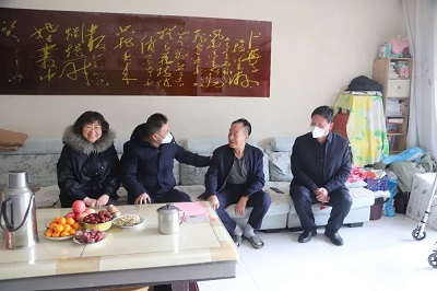 <b>榆阳区妇幼保健院春节前走访慰问离退休干部及困难职工家庭</b>