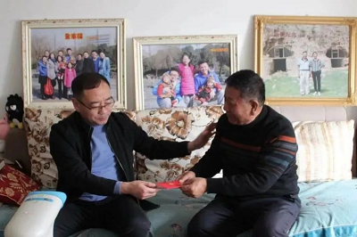 <b>靖边县税务局党委书记、局长郑锐一行开展新春走访慰问活动</b>