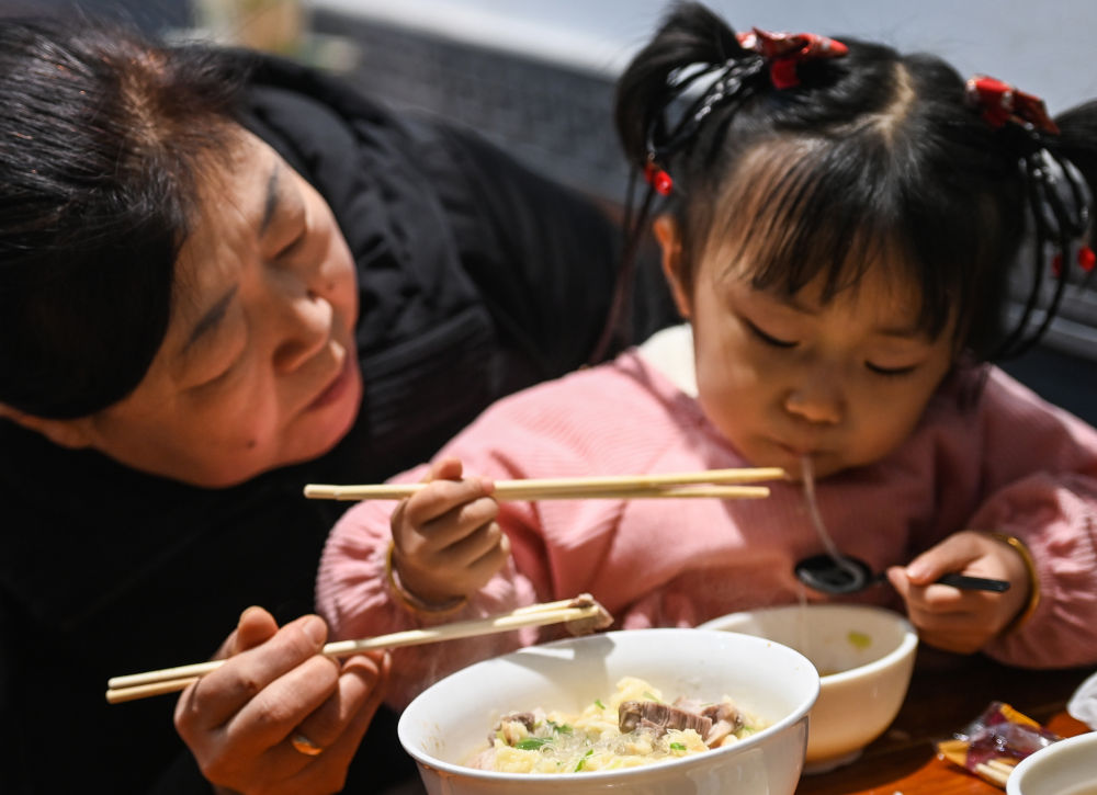 <b>镜头里的中国年——享美食 过大年</b>