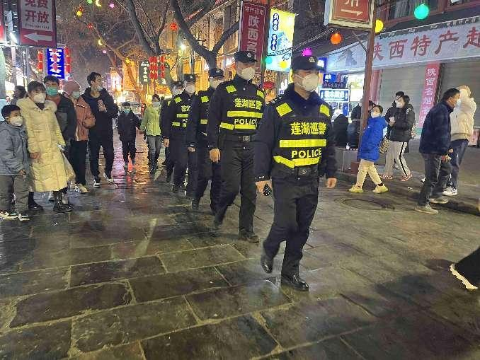 <b>每日出动巡逻力量7400余人次 西安春节期间社会治安大局持续平稳</b>