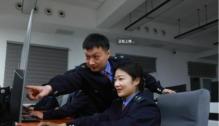<b>新春走基层｜为铁路货车“找茬”的夫妻检车员</b>