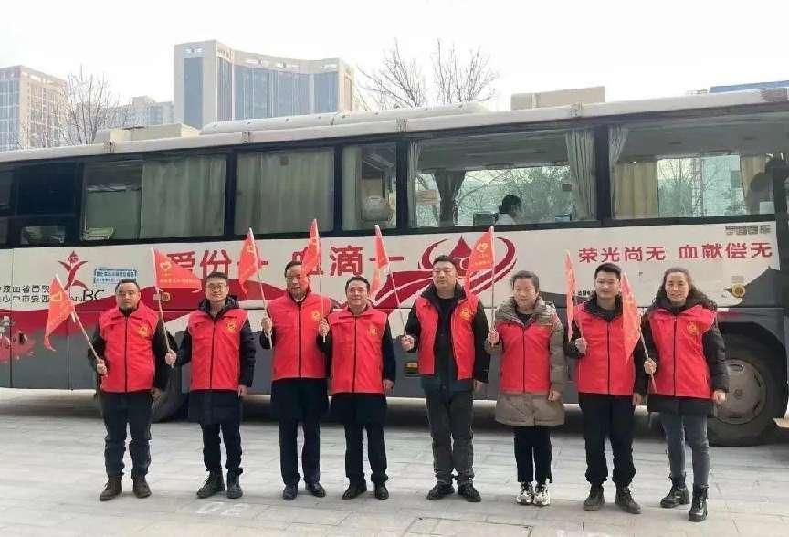 积极献血暖寒冬，经开爱心传温情