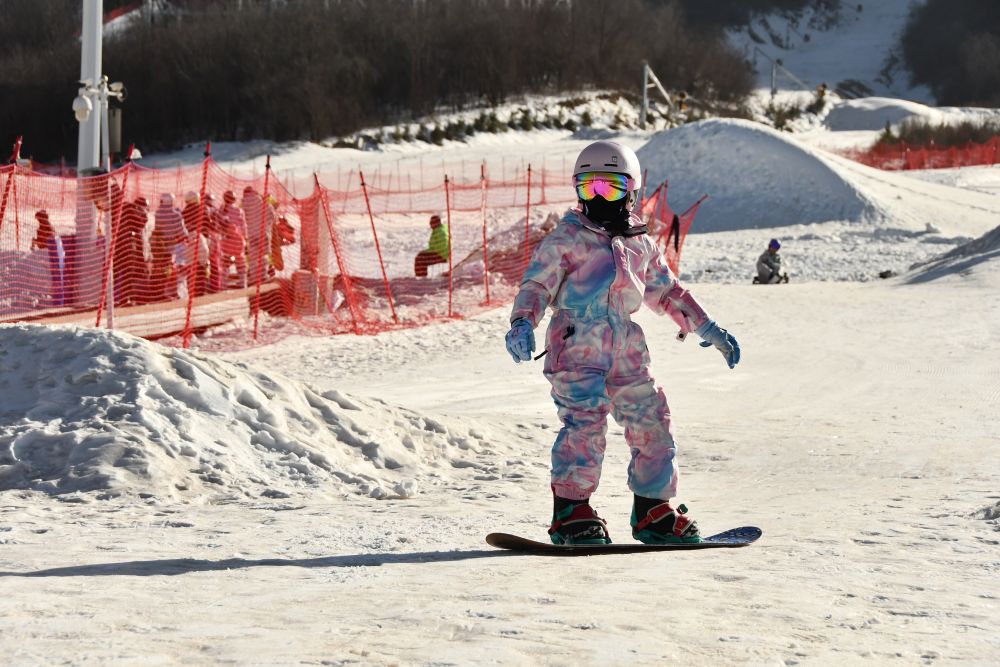 因滑雪而变 秦岭山城“动起来”
