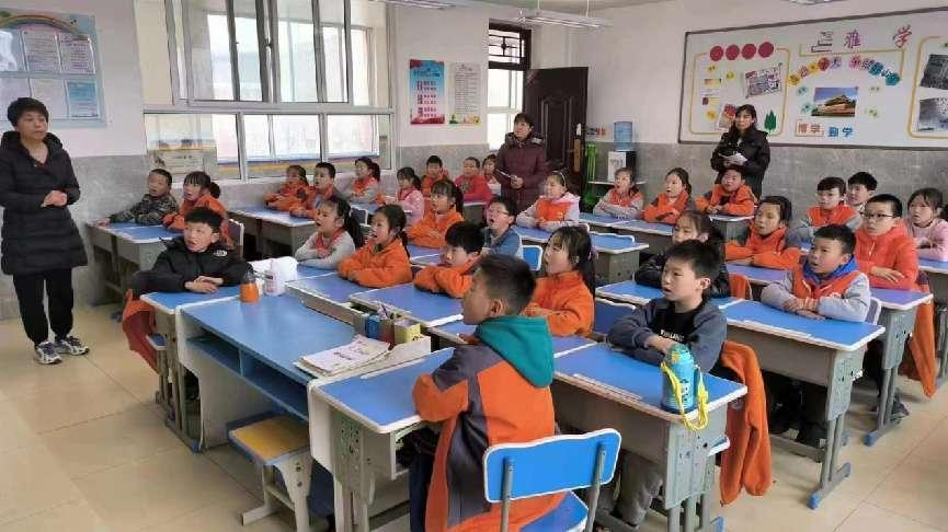 灞桥区老洞小学：推门听课助成长