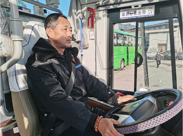 <b>榆林好司机鲍耀东：乘客的生命财产安全至高无上</b>