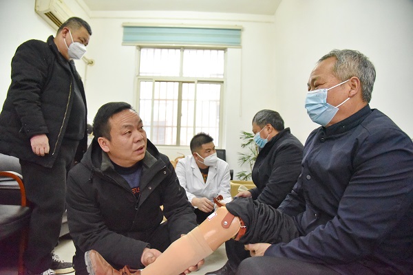 <b>汉中宁强县：免费为残联人适配假肢提升生活质量</b>