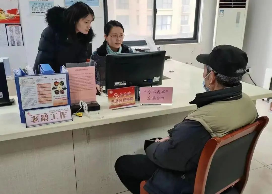 <b>西安市碑林区红缨社区开设“办不成事”窗口 助力群众“办得成事”</b>