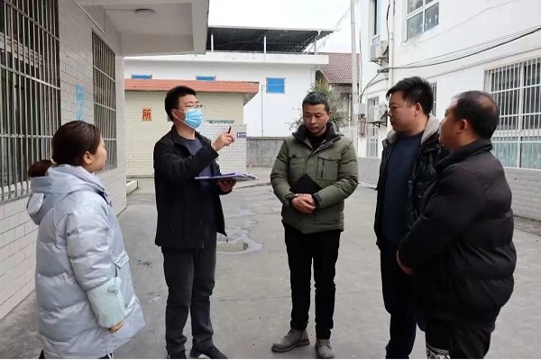 <b>镇坪县市场监管局：多措并举守护春季开学校园食品安全</b>