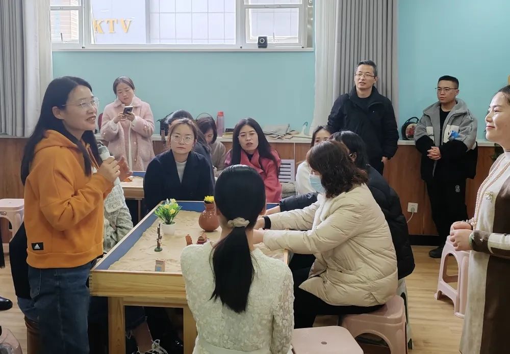 <b>延长石油榆林煤化公司举办心理健康“沙盘疗法指导”服务培训</b>