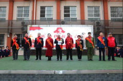 <b>学习雷锋好榜样 | 莲湖区八一街小学举行“学雷锋十人小组交接仪式”</b>