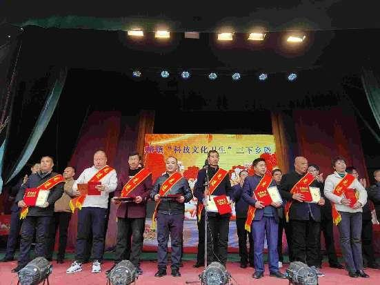 眉县汤峪镇举行“科技文化卫生”三下乡暨猕猴桃全产业链服务中心启动仪