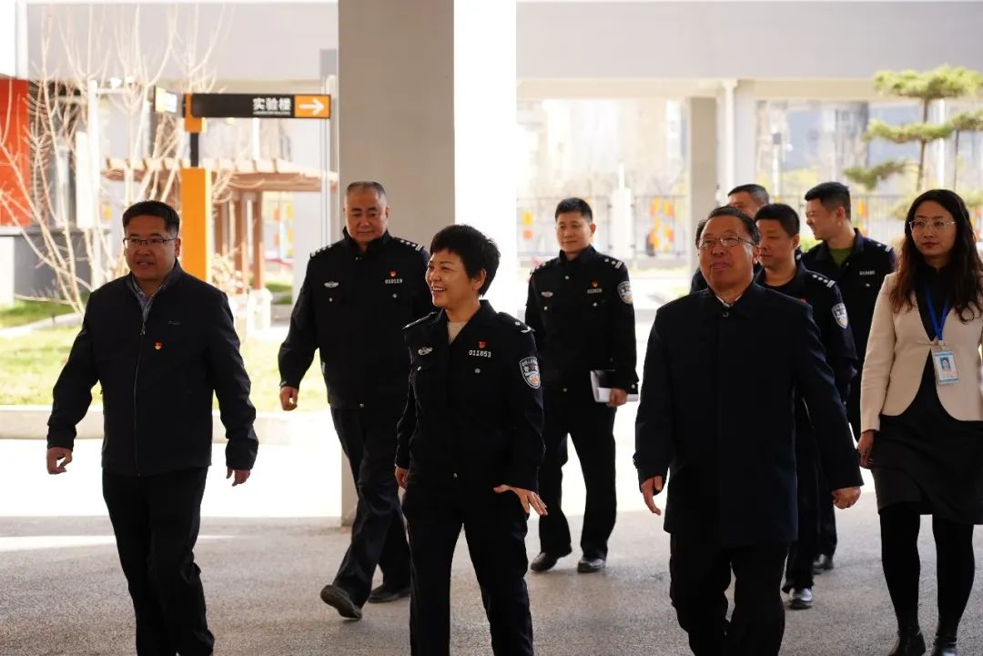 <b>西安市东城第二学校加强警校联动，共建平安校园</b>