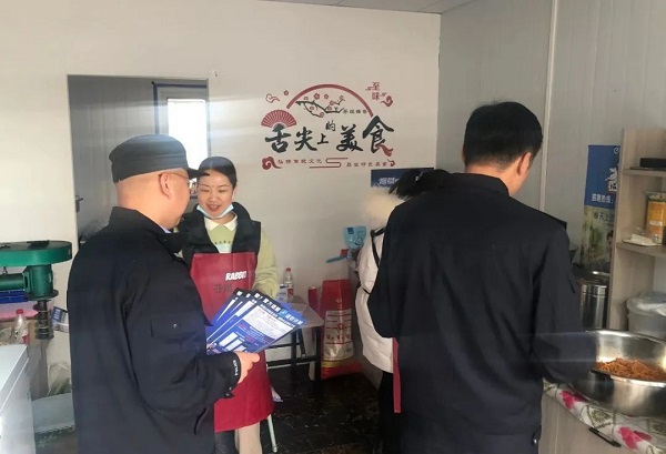 <b>榆林市公安局高新分局开展防诈骗宣传活动</b>