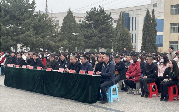 <b>靖边县公安局西郊派出所到职业教育中心开展法制安全教育活动</b>