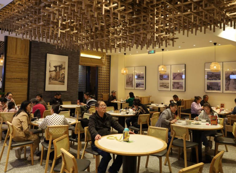 <b>餐饮消费开年加速回暖 市场信心逐步恢复</b>