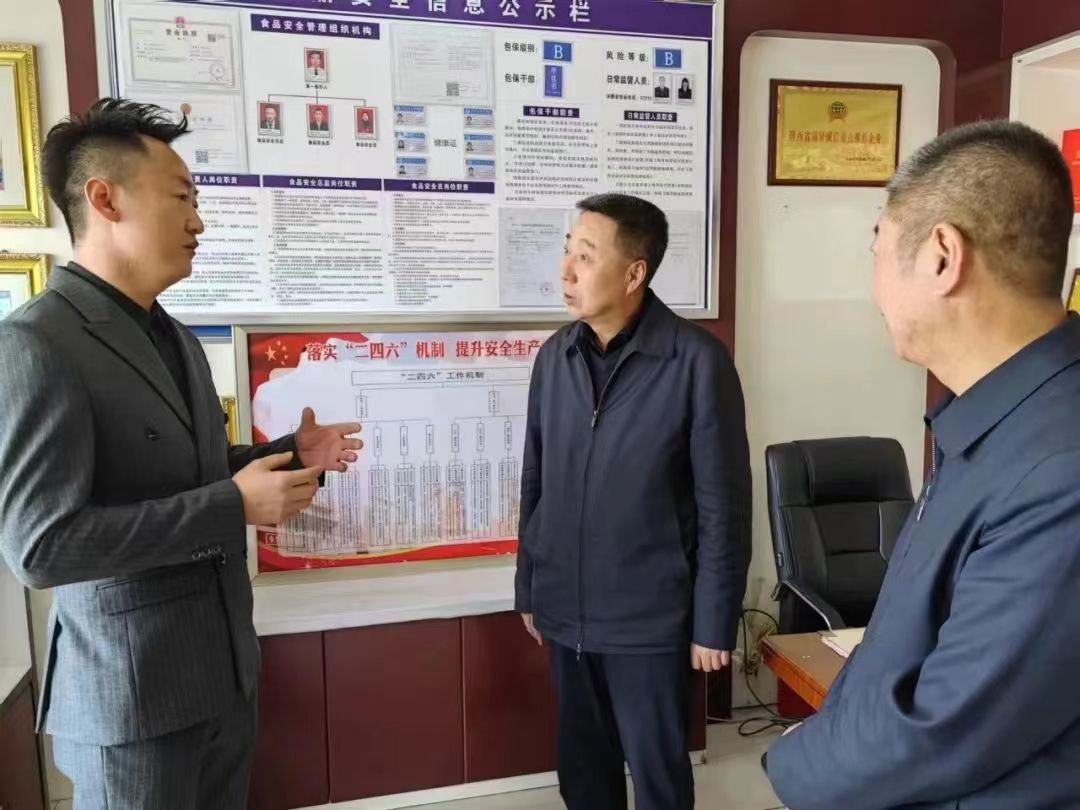 <b>榆林市靖边县委书记李世书调研检查食品企业安全生产工作</b>