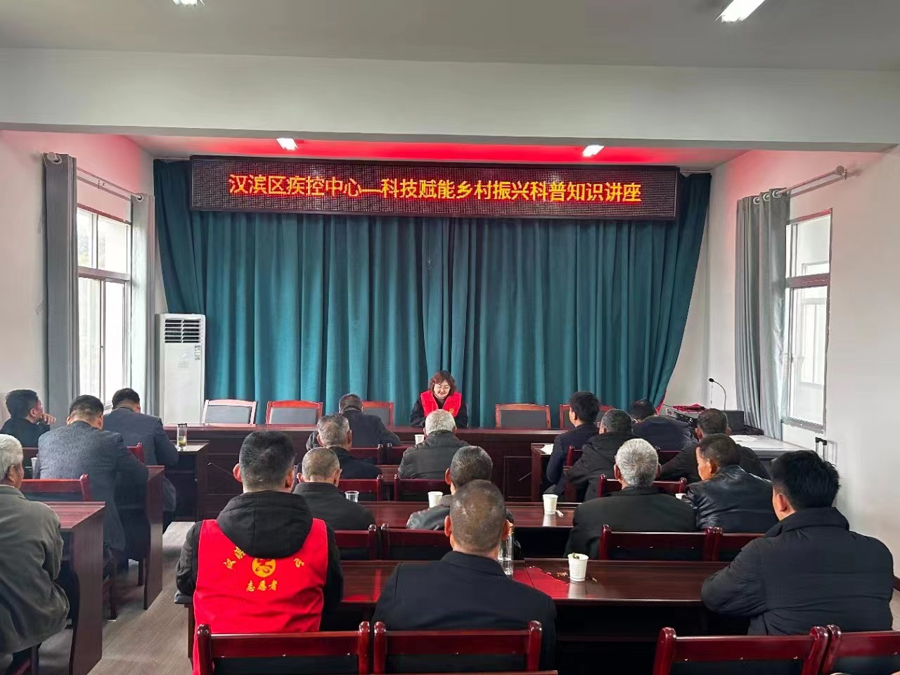 <b>汉滨区疾控中心开展“弘扬雷锋精神暨科技赋能乡村振兴科普知识讲座”活</b>