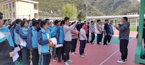 <b>旬阳市赵湾中学开展九年级组中考体育模拟测试</b>