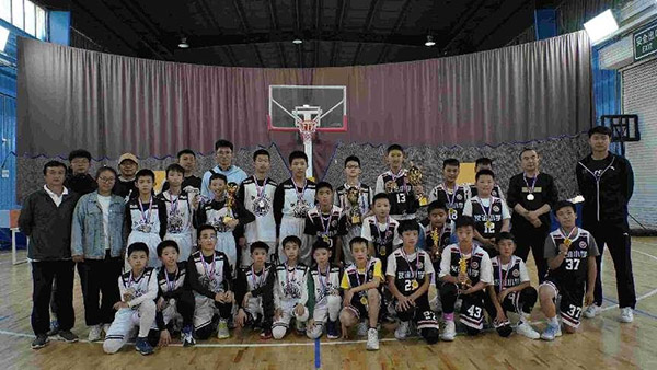 碑林区青少年篮球锦标赛圆满结束 友谊小学获小学男子组第一