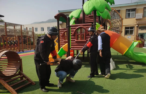 <b>灞桥区席王街道中心幼儿园举行反恐防暴演练 以“演”筑防护幼成长</b>