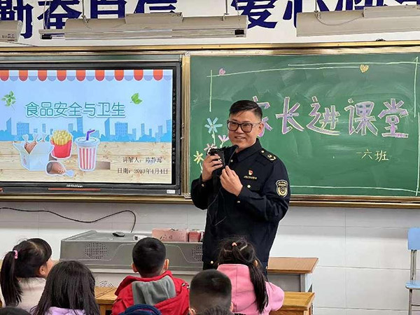 雁塔区吉祥路小学邀请“家长进课堂”培童志 育童心