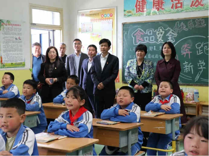 <b>一个都不能少 | 长安湖居笔记小学联合区政协教育界别工作室送教送培送关</b>