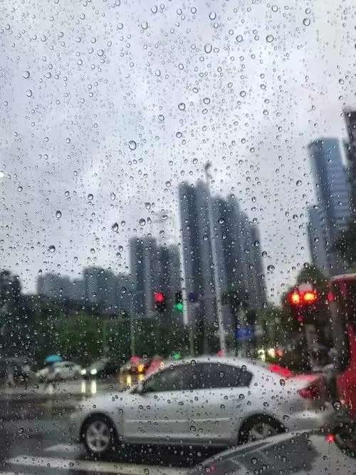 <b>局地大到暴雨！降水最强时段来袭！陕西连发多个预警→</b>