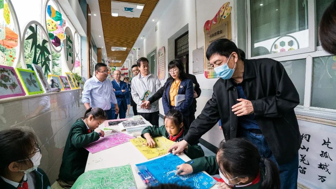 <b>西安市灞桥区东城二小迎接陕西省艺术教育示范学校验收</b>