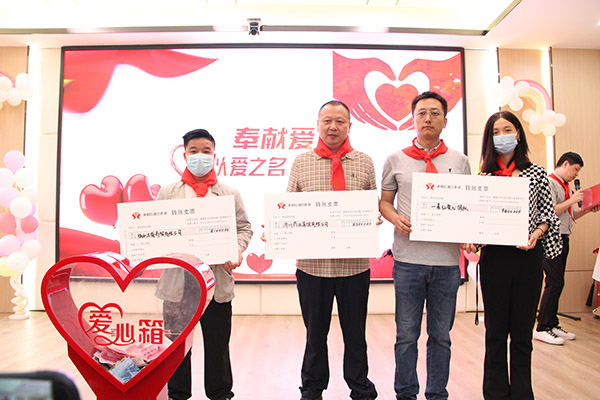 喜迎六一 小善举大爱心 咸阳彩虹医院联合爱心人士开展守护儿童健康公益活