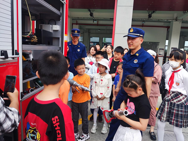<b>生命大如天 消防记心间 ▏灞桥区东李小学开展消防体验社会实践活动</b>