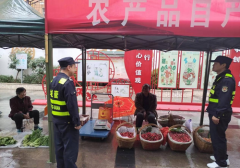 凤县城市管理执法大队：搭建小帐篷 守护“大”民生