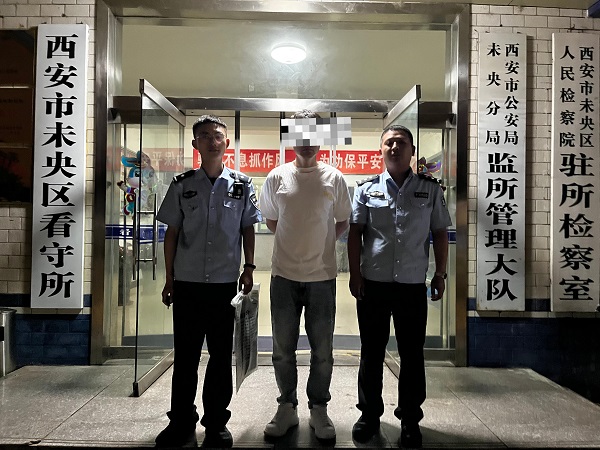 <b>一男子溜进大学宿舍偷电脑 未央警方8小时成功破案追回 </b>