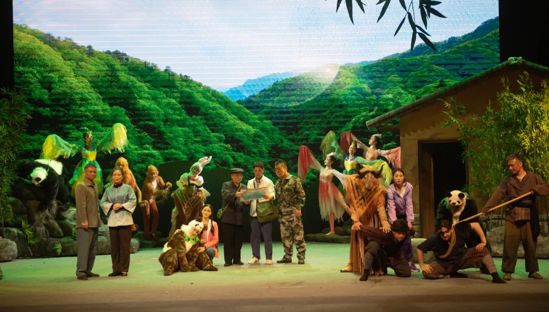 <b>汉中市佛坪县文旅舞台剧《熊猫的呼唤》首演成功</b>