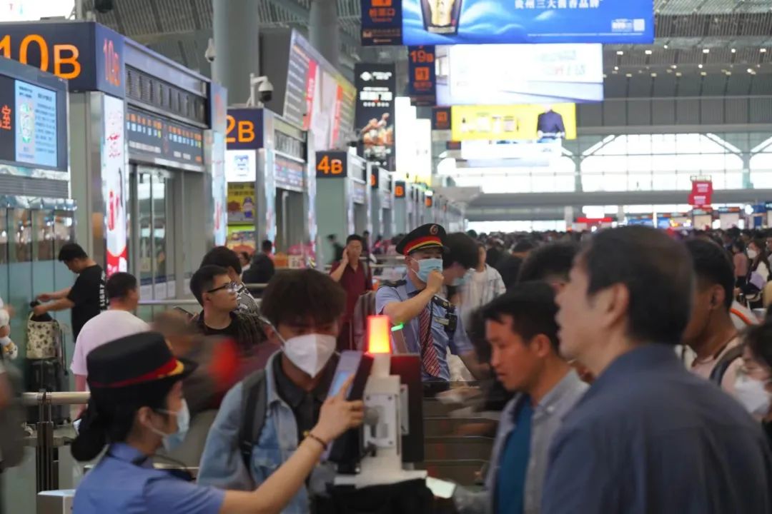<b>6月5日起12306手机客户端提供学生优惠资质在线核验服务</b>
