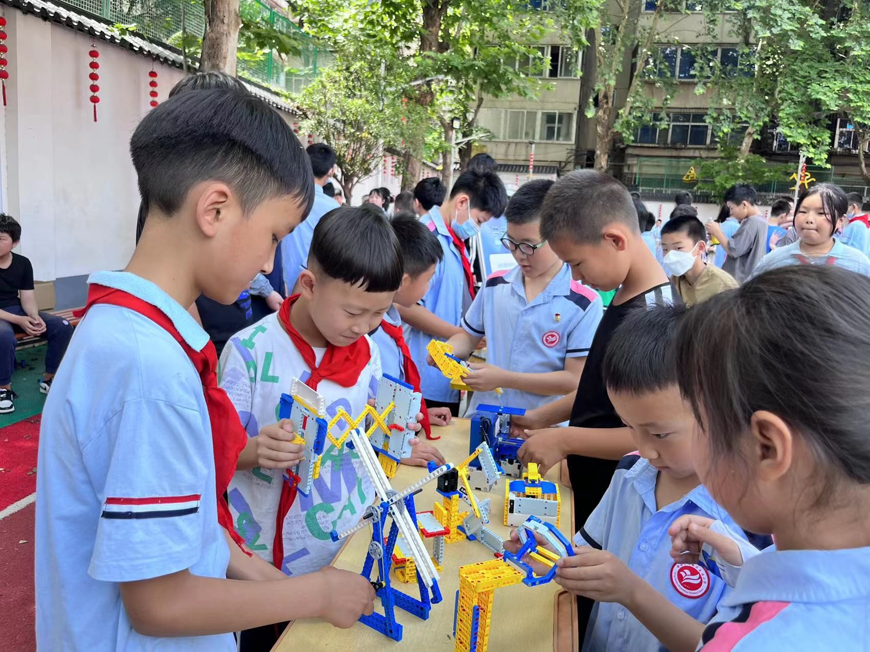 <b>讲科学 学科学 用科学  西安碑林区友谊小学开展科普进校园活动</b>