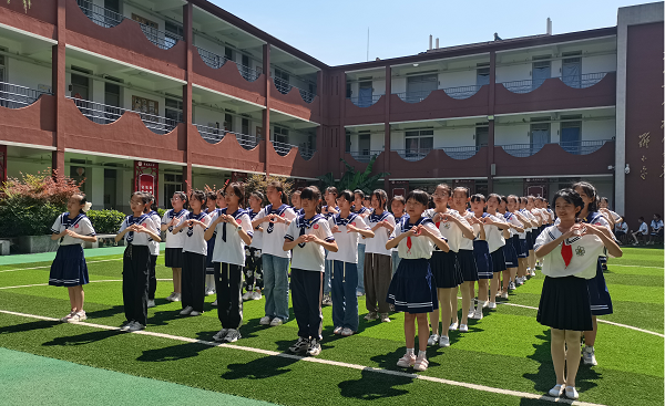 <b>“我们毕业啦！” 碑林区景龙池小学举行六年级“毕业礼”</b>