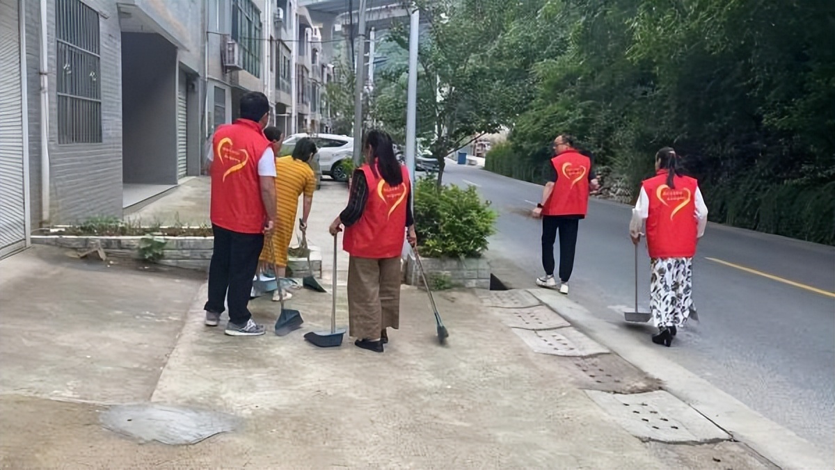 <b>商洛市柞水县乾佑街道办：“三坚持”扎实开展国卫复审环境整治工作</b>