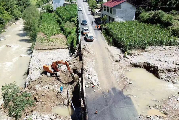 <b>汉中市强降雨致2万余人受灾 223条道路受损中断</b>