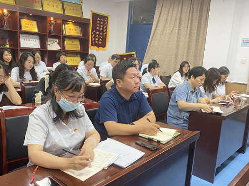 <b>碑林区友谊小学发挥优秀班主任引领作用 共同提高教育学生和管理班级能力</b>