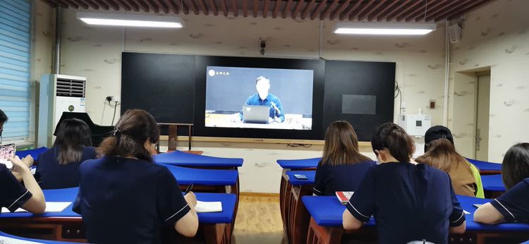 <b>西安市碑林区振兴路小学聚焦教师培训 赋能专业成长</b>
