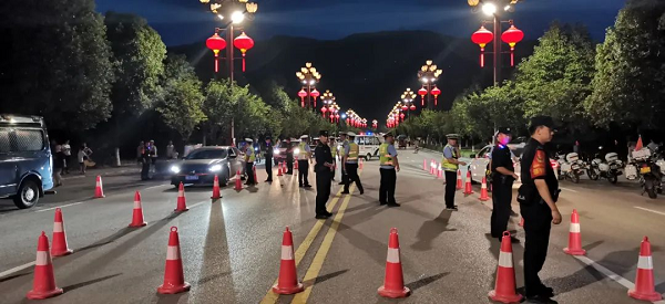 <b>汉中市公安局南郑分局交通警察开展“飙车炸街”等专项违法整治行动</b>