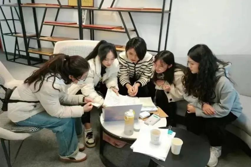 <b>“挑战杯”大学生创业竞赛落幕 西安翻译学院为省内唯一受团中央表扬高校</b>