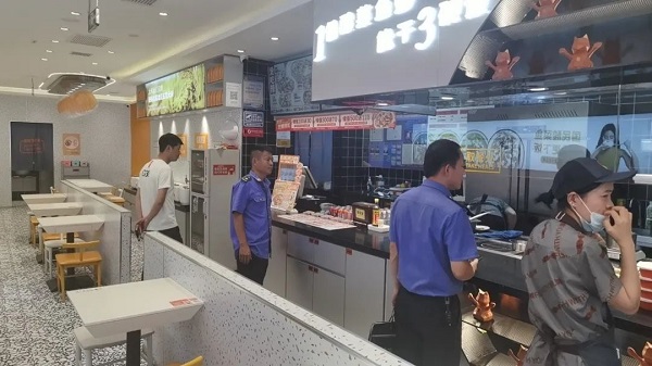 <b>靖边县城管执法大队全面摸排餐饮油烟污染治理工作</b>