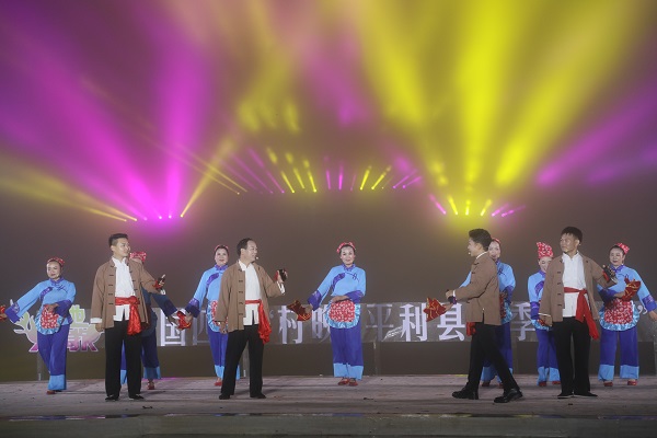 <b>2023全国四季“村晚”示范展演活动在安康市平利县举行  </b>